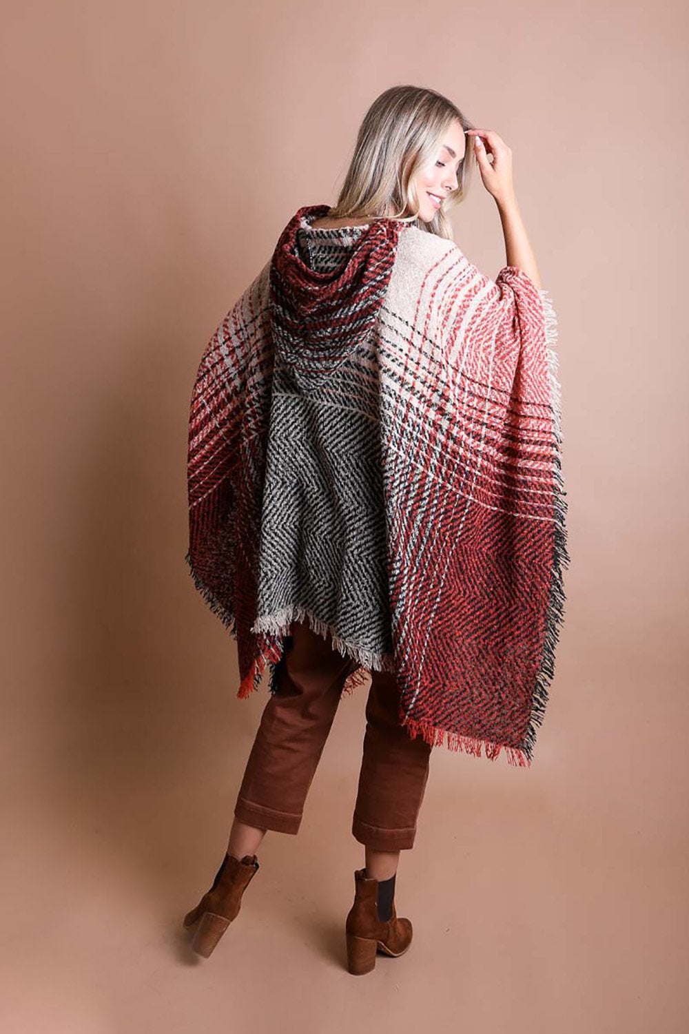 Ponchos à capuche à chevrons.
