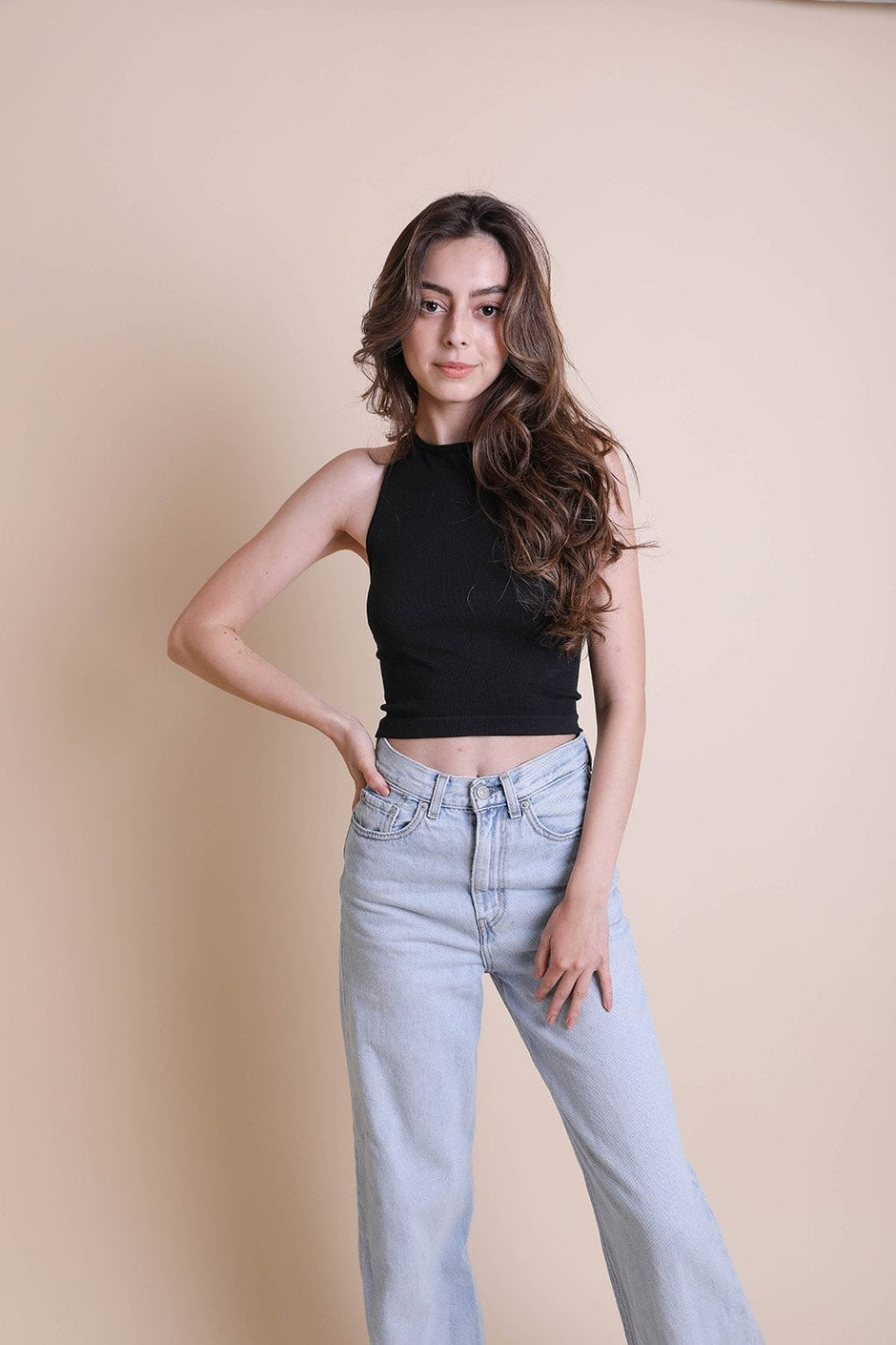 Bramis - Camiseta de cuello alto y espalda cruzada.