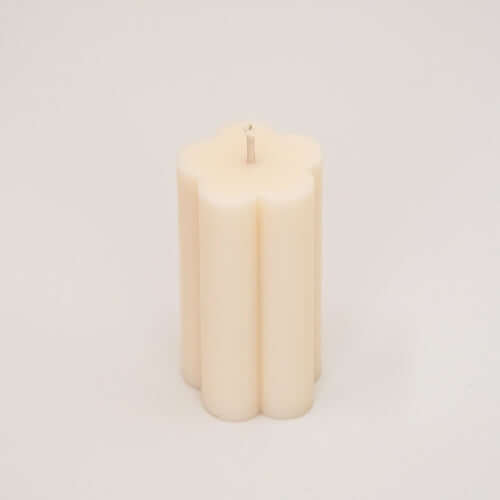 Sun-Kissed Daisy Candle