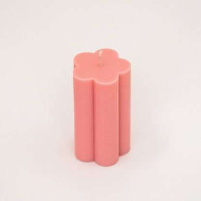 Bougies piliers en forme de marguerite.