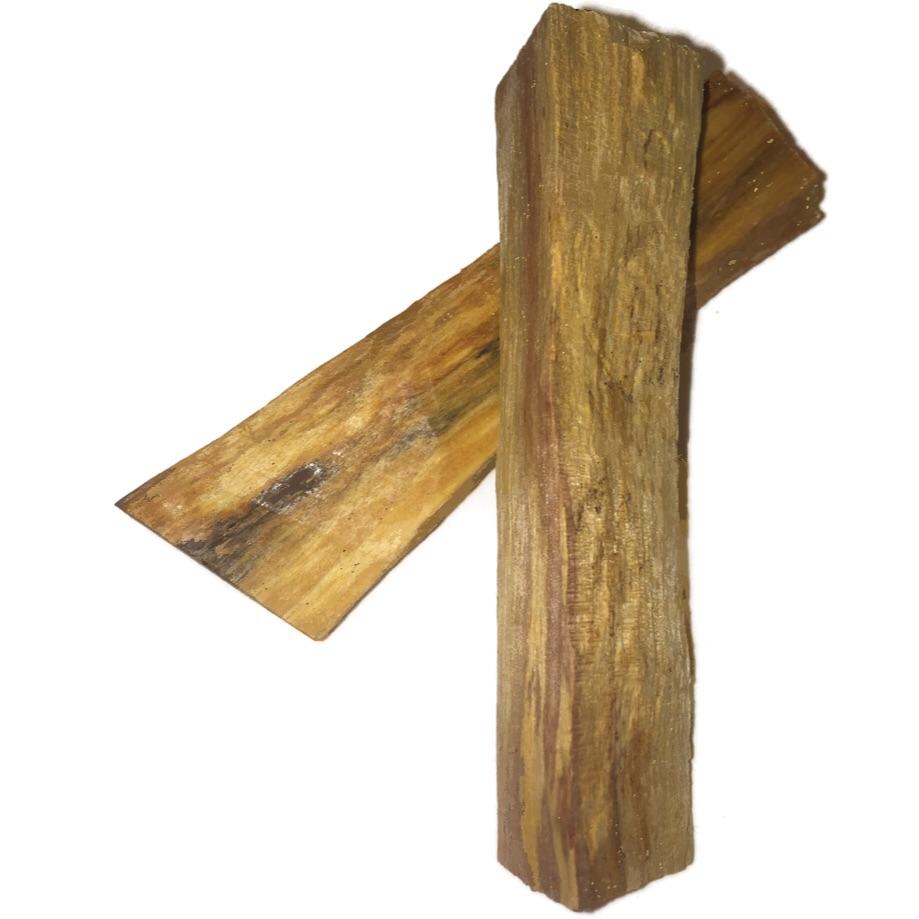 Piezas de madera de Palo Santo.