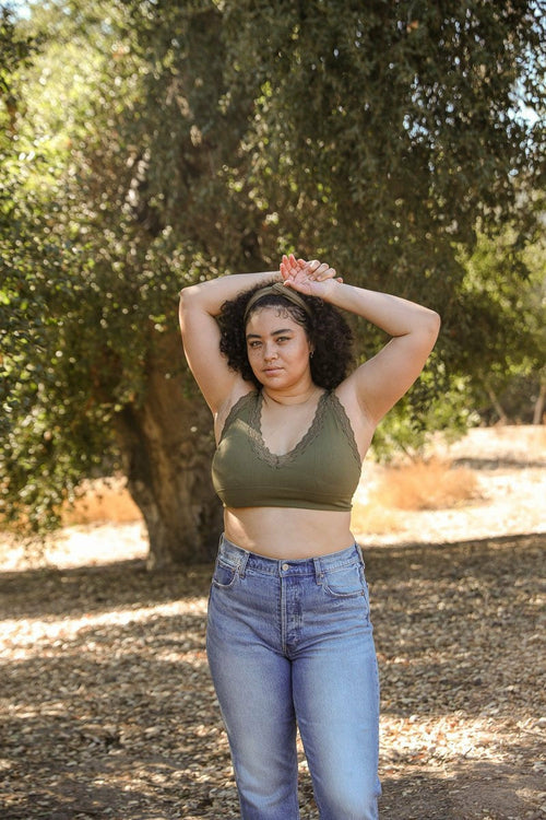 Bralette acolchado con ribete de encaje
