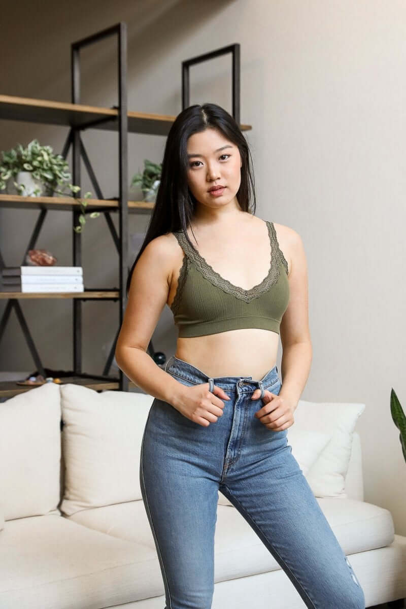 Bralette rembourrée avec bordure en dentelle