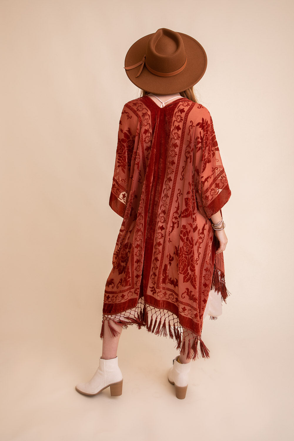 Kimonos de tapiz de malla de terciopelo.