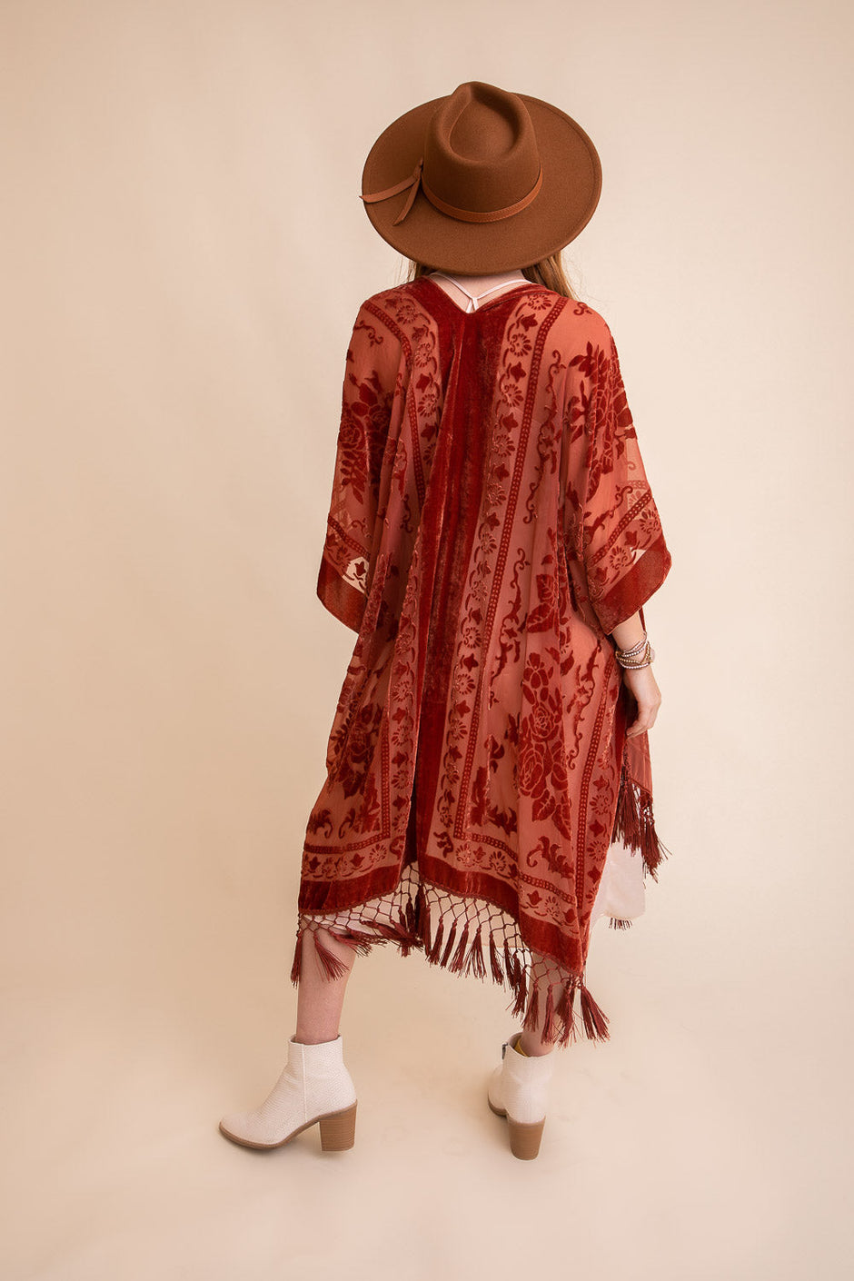 Kimonos de tapiz de malla de terciopelo.