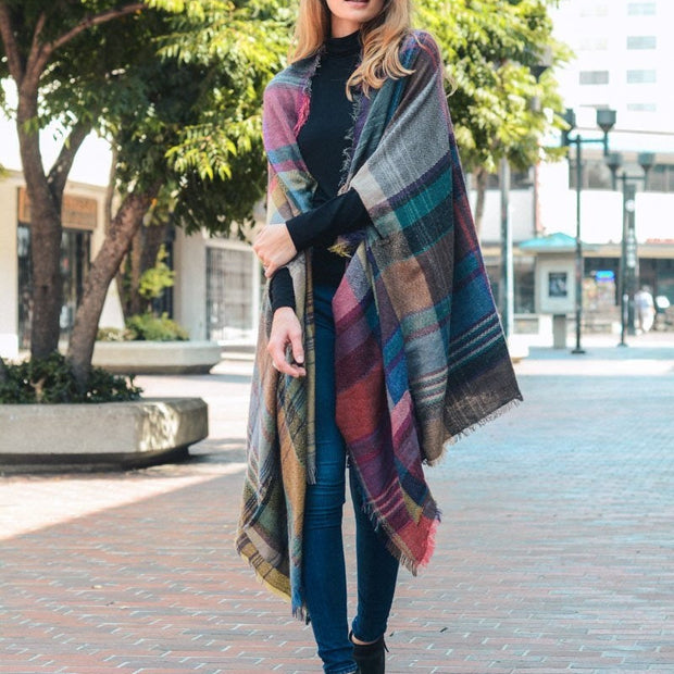Ruanas à carreaux multicolores avec poches.