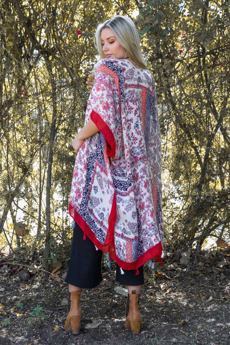 Kimonos de patchwork con estampado floral de cachemira.