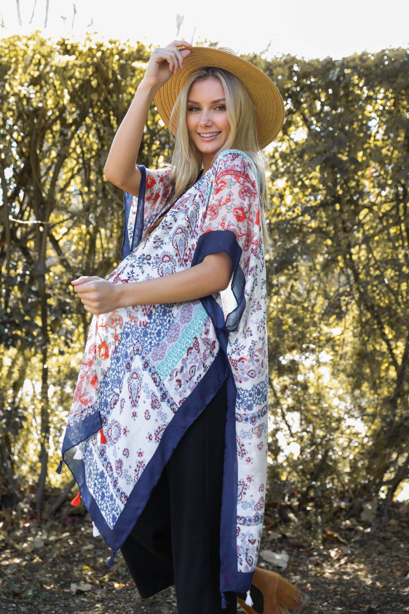 Kimonos de patchwork con estampado floral de cachemira.