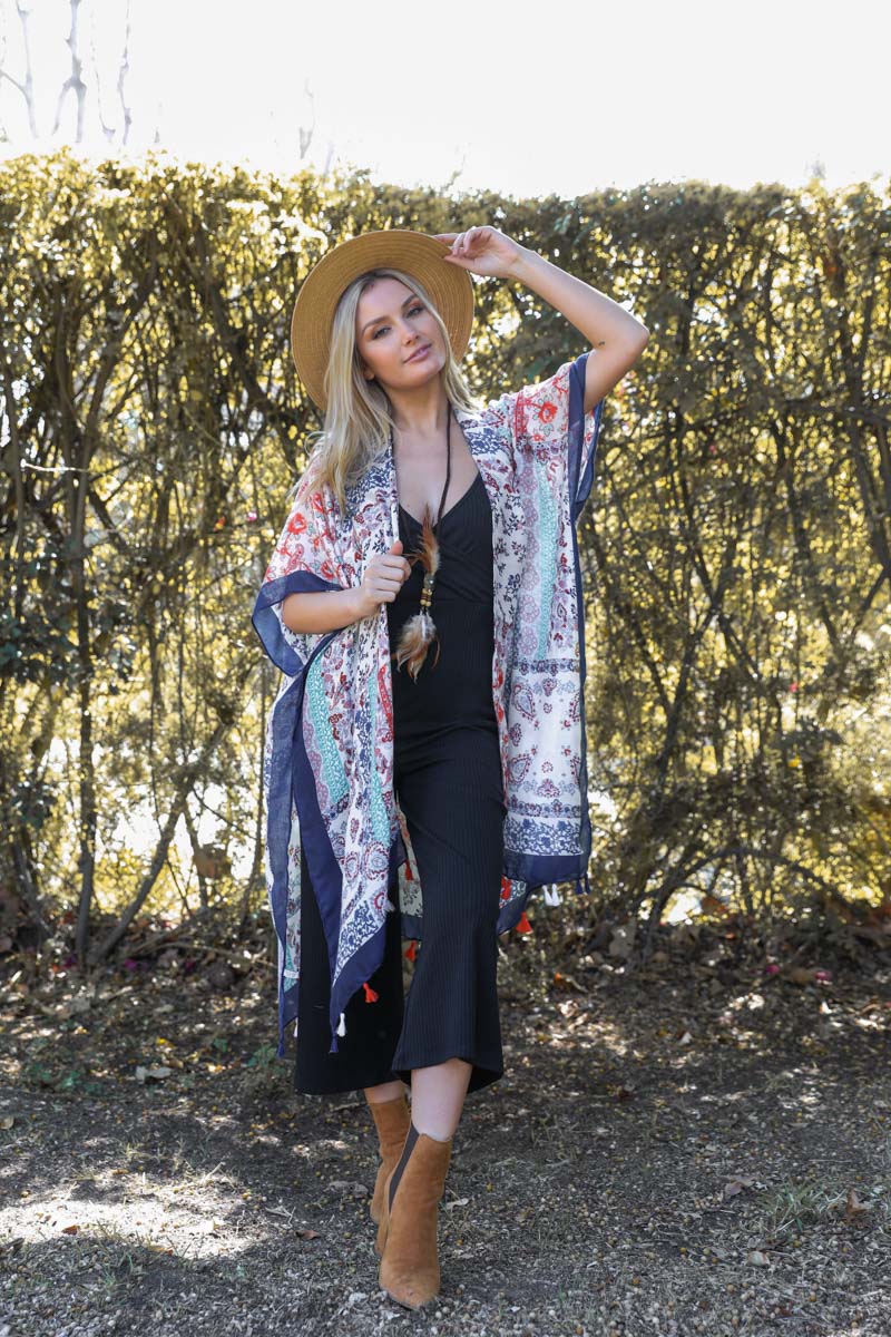 Kimonos de patchwork con estampado floral de cachemira.