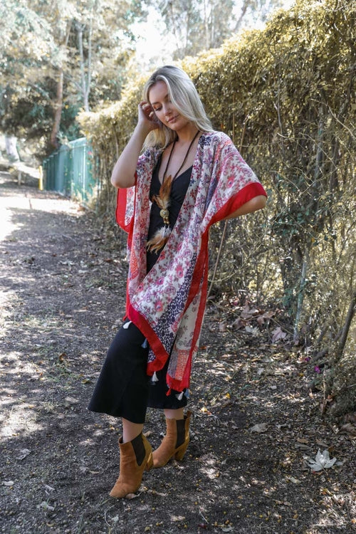 Kimonos de patchwork con estampado floral de cachemira.