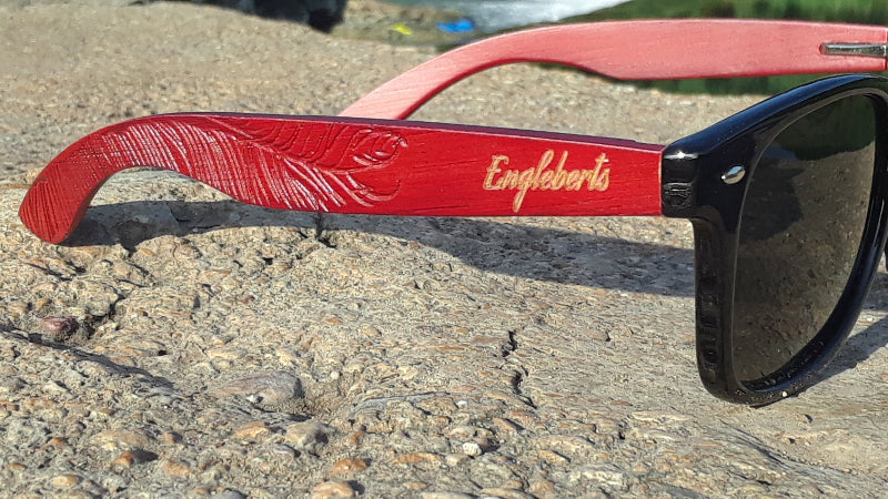 Lunettes de soleil gravées en bois de rose