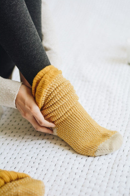 Chaussettes de détente en tricot côtelé.