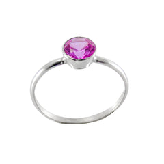 Anillo de plata de ley con bisel de zafiro rosa 