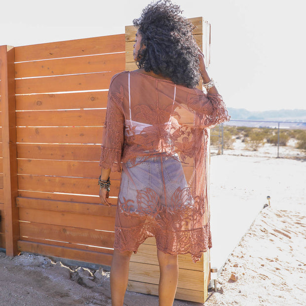 Kimonos bordados transparentes.