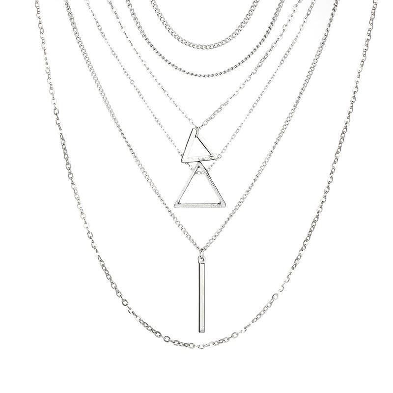 Collar triangular multicapa