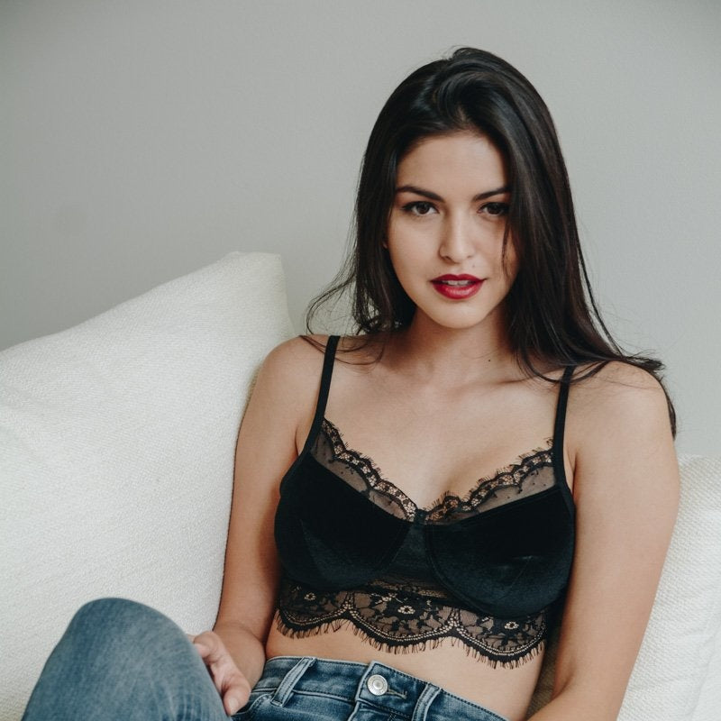 Camisola de encaje de terciopelo