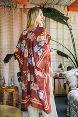 Kimono fleuri de giroflée